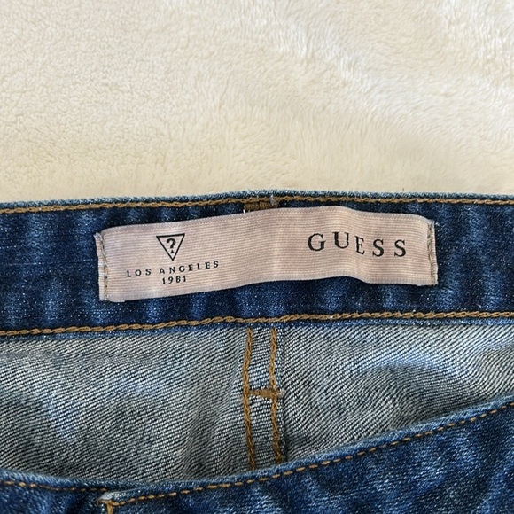 Guess long Jean shorts - Picture 2 of 3